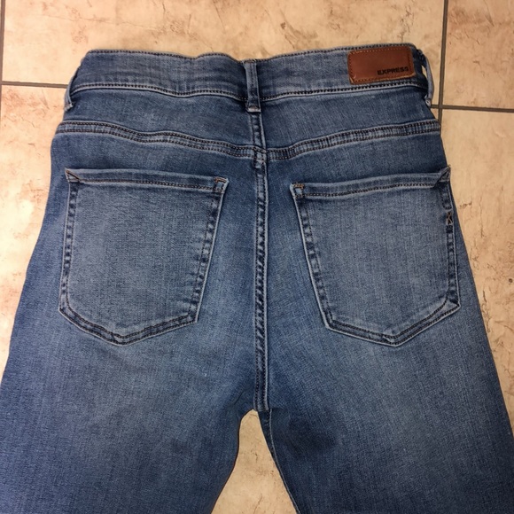 Women’s Express Frayed Blue Denim Pants 🌸 - Picture 6 of 14